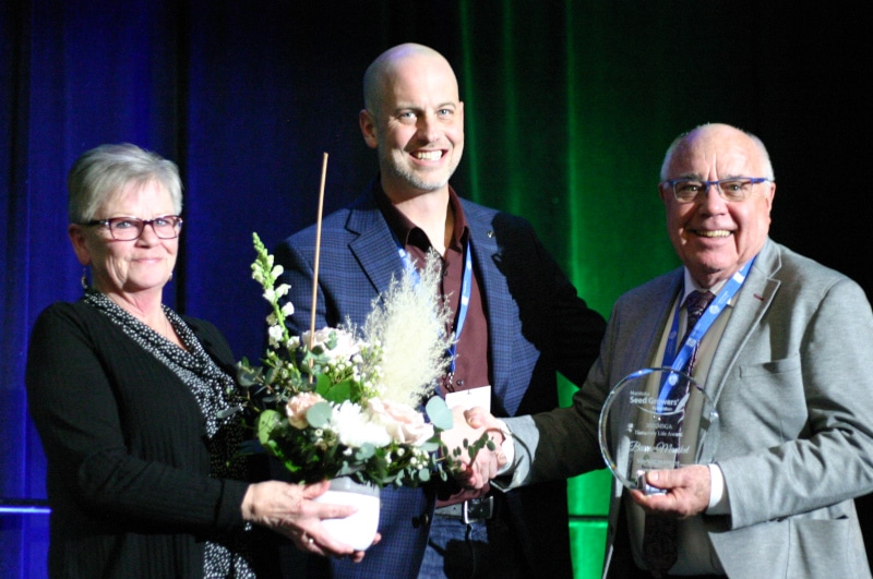 Barrie Manikel along with his wife Joy accepts the Honorary Life Award from MSGA past-president Tom Greaves.